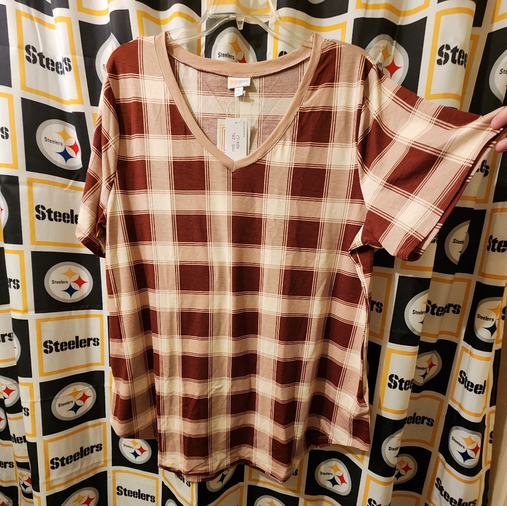 NWT, 2xl Iris top from lularoe